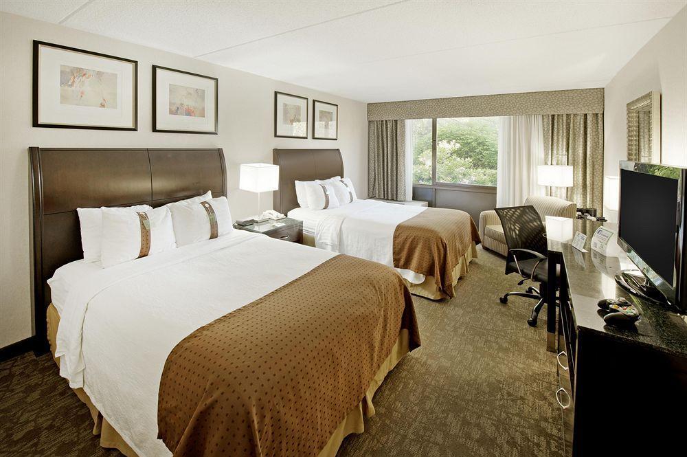 Holiday Inn Westbury-Long Island Carle Place Zimmer foto