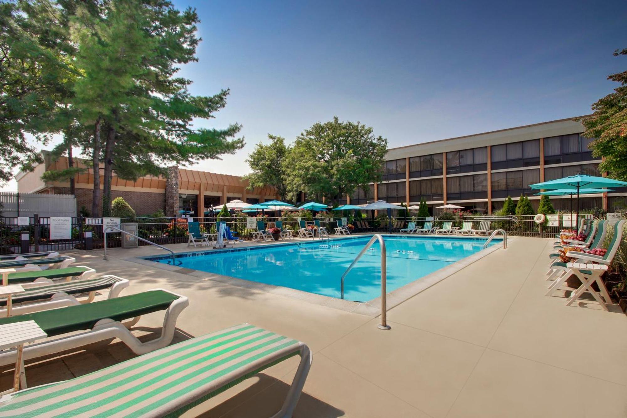 Holiday Inn Westbury-Long Island Carle Place Exterior foto